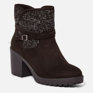 NWOT JustFab Dessa Sweater Heeled Black Booties Sz 9.5